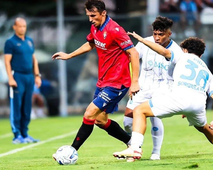 Napoli Bungkam Osasuna 2-1 di Laga Pramusim, Politano dan Lucca Jadi Penentu
