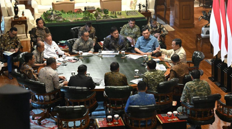 Presiden Prabowo Bahas Perekrutan TNI bagi Suku Dayak Pedalaman dan Penanganan Bencana