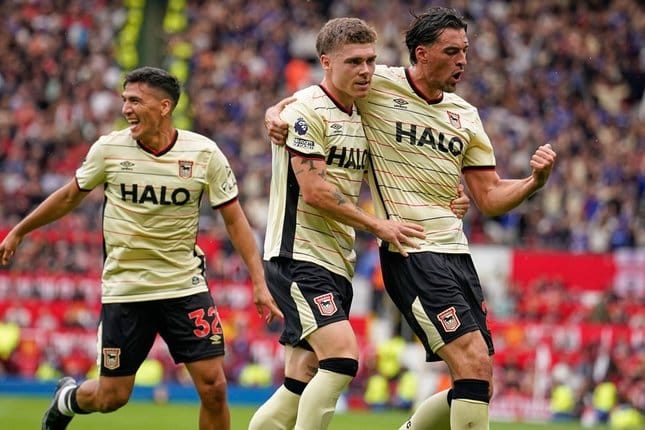 Manchester United Hancurkan Ipswich Town 5-2, Bruno Fernandes Cetak Hattrick
