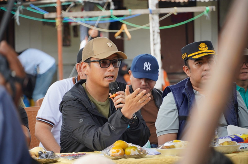 Banjir Tak Surutkan Langkah Wali Kota Medan Sapa Warga Belawan