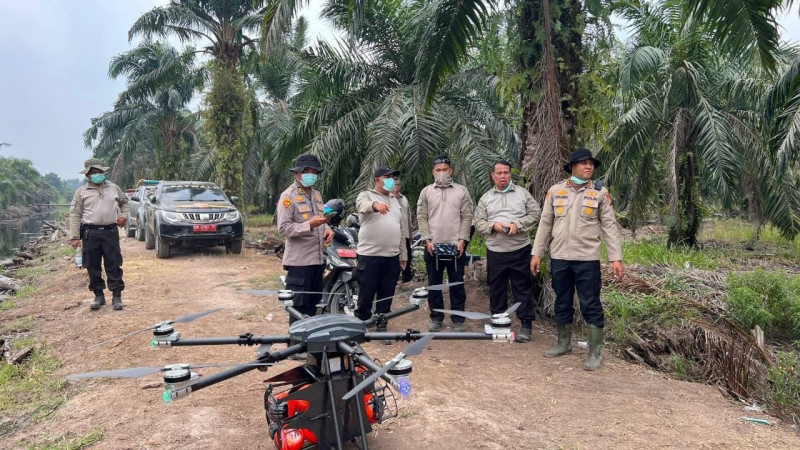 Polri Kerahkan Drone dan Cairan X-Fire untuk Padamkan Karhutla di OKI