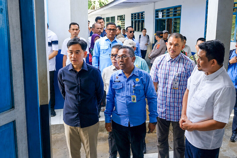 Wapres Gibran dan Gubernur Bobby Tinjau Pemulihan SMA Negeri 1 Barus Pascabencana