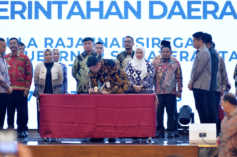 Bobby Nasution dan 33 Kepala Daerah se-Sumut Teken Komitmen Bersama KPK Cegah Korupsi