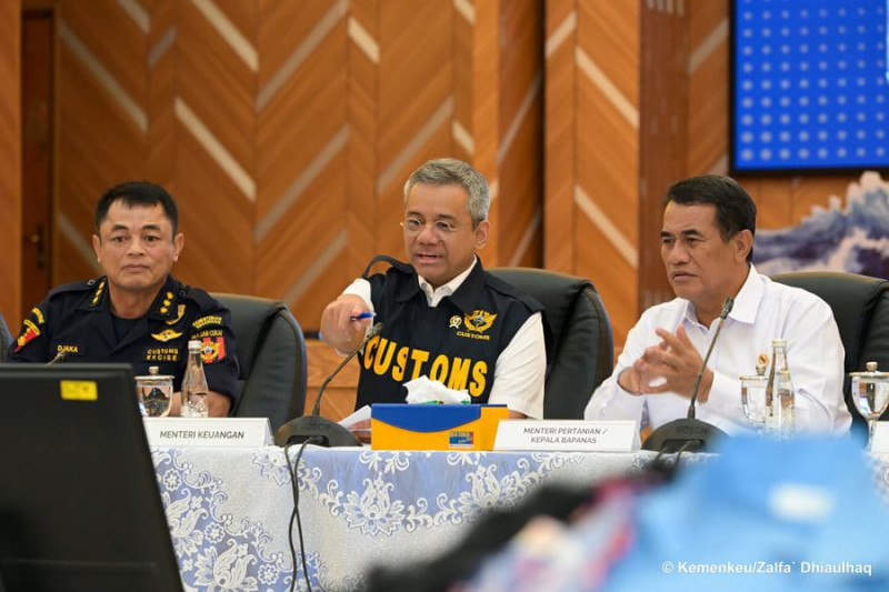 Menkeu Suahasil Minta Bea Cukai Perkuat Pengawasan Pasar Indonesia
