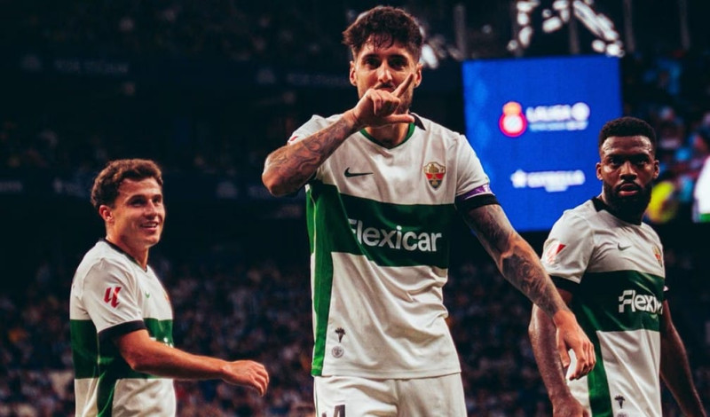 Tampil dengan 10 Pemain, Elche Tumbangkan Espanyol 3-1