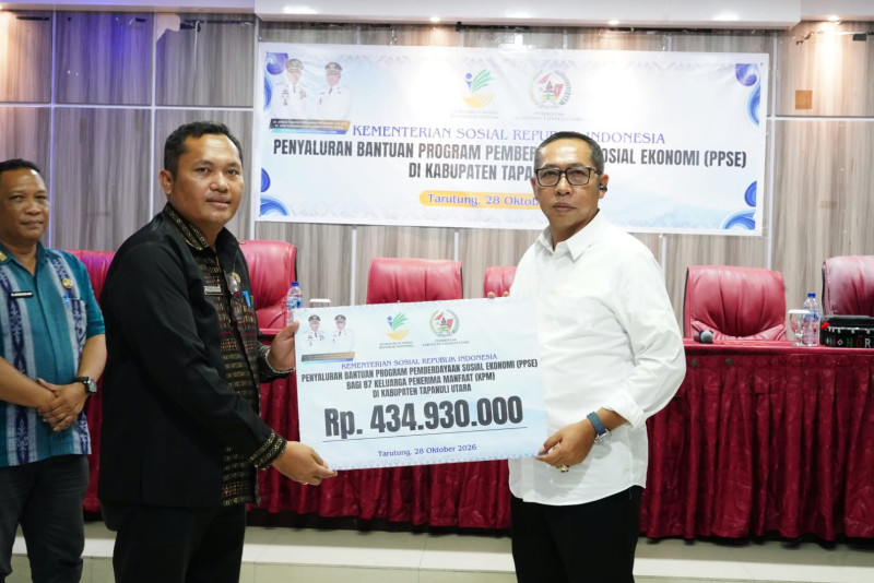 Bupati Taput Salurkan Bantuan PSSE Rp434,93 Juta kepada 87 Keluarga