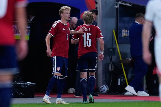 Inggris Menang 2-0 atas Republik Ceko, Gordon dan Kane Cetak Gol