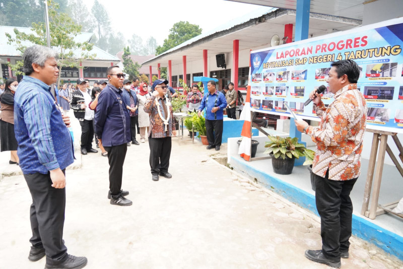 Mendikdasmen Abdul Mu&rsquo;ti Kunjungi Tapanuli Utara, Tinjau Revitalisasi Sekolah dan Program MBG