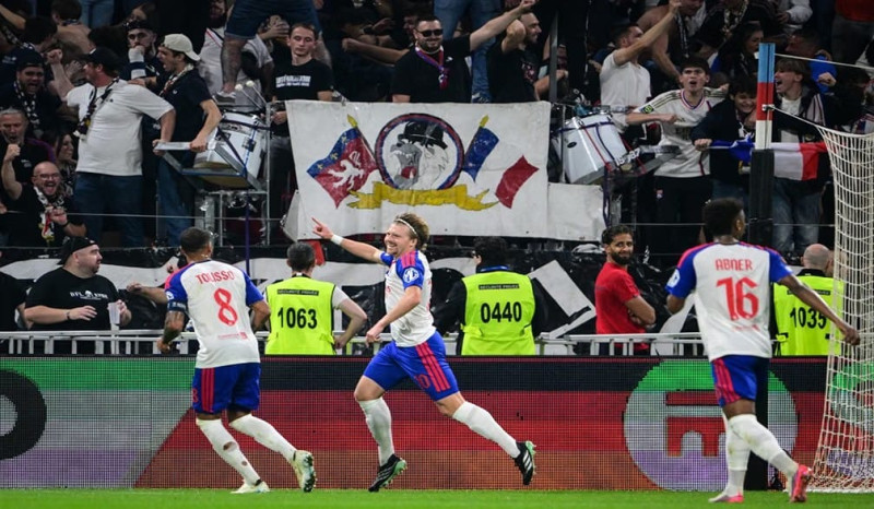 Lyon Taklukkan Crystal Palace 3-2 di Liga Europa