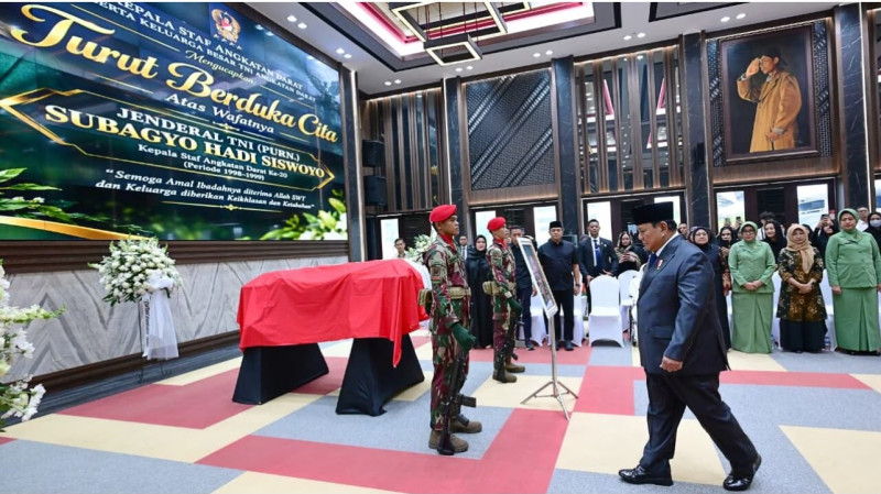 Presiden Prabowo Hadiri Persemayaman Jenderal TNI (Purn) Subagyo HS di Mabesad