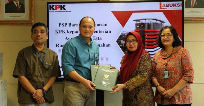 KPK Serahkan Dua Bidang Tanah Senilai Rp250 Juta untuk Dukung Pelayanan ATR/BPN Labuhanbatu