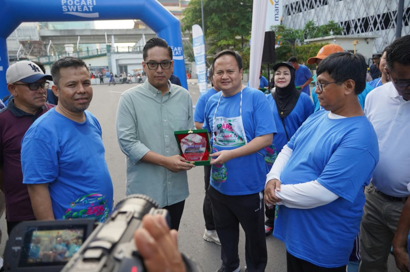 Rico Waas Lepas Ribuan Peserta Jalan Sehat Spark Go To Campus di Medan
