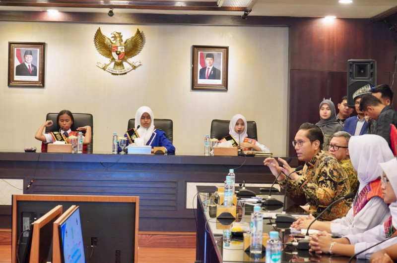 Tiga Siswa SMP Jadi Wali Kota Pelajar, Rico Waas Beri Kesempatan Duduk di Kursi Pimpinan