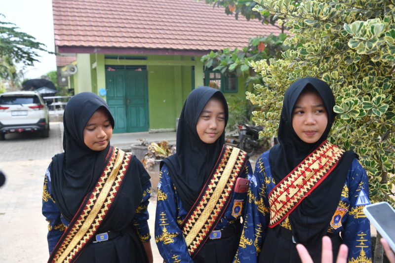 Pemanfaatan Papan Interaktif Digital Bikin Pembelajaran di SMPN 9 Metro Lebih Menarik