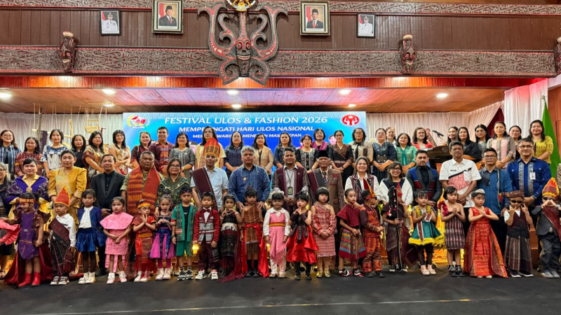 Wabup Taput Buka Festival Ulos dan Fashion 2026, Perkuat Pelestarian Budaya Batak