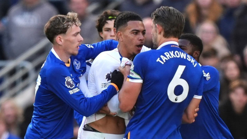 Pedro Neto Cetak Brace, Chelsea Taklukkan Everton 2-0 di Premier League