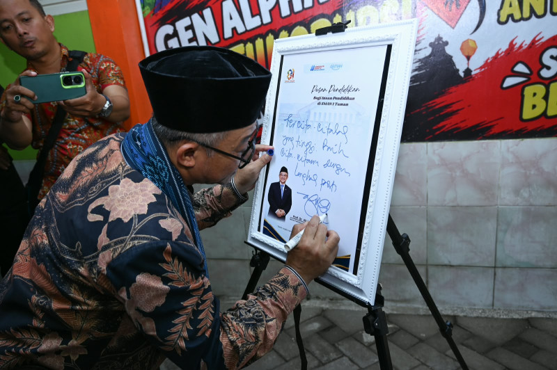 Siswa SMAN 1 Taman Ciptakan ART-MATIKS, Inovasi Batik Sidoarjo Berbasis Matematika dan AI