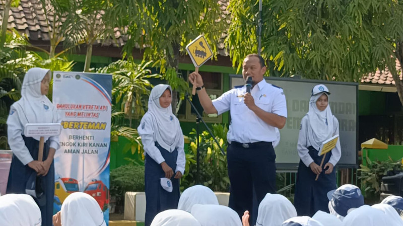 Edukasi Keselamatan, Kedisiplinan, dan Lingkungan Warnai Kegiatan Pelajar di Batang dan Pekalongan