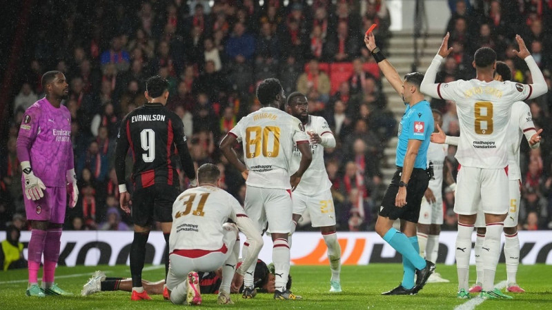 AC Milan Dibantai Bournemouth 0-3, Dua Penalti dan Kartu Merah Jadi Petaka