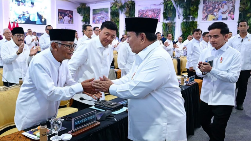 Prabowo Pimpin Sidang Kabinet, Tekankan Ketahanan Nasional dan Usut Tuntas Karhutla